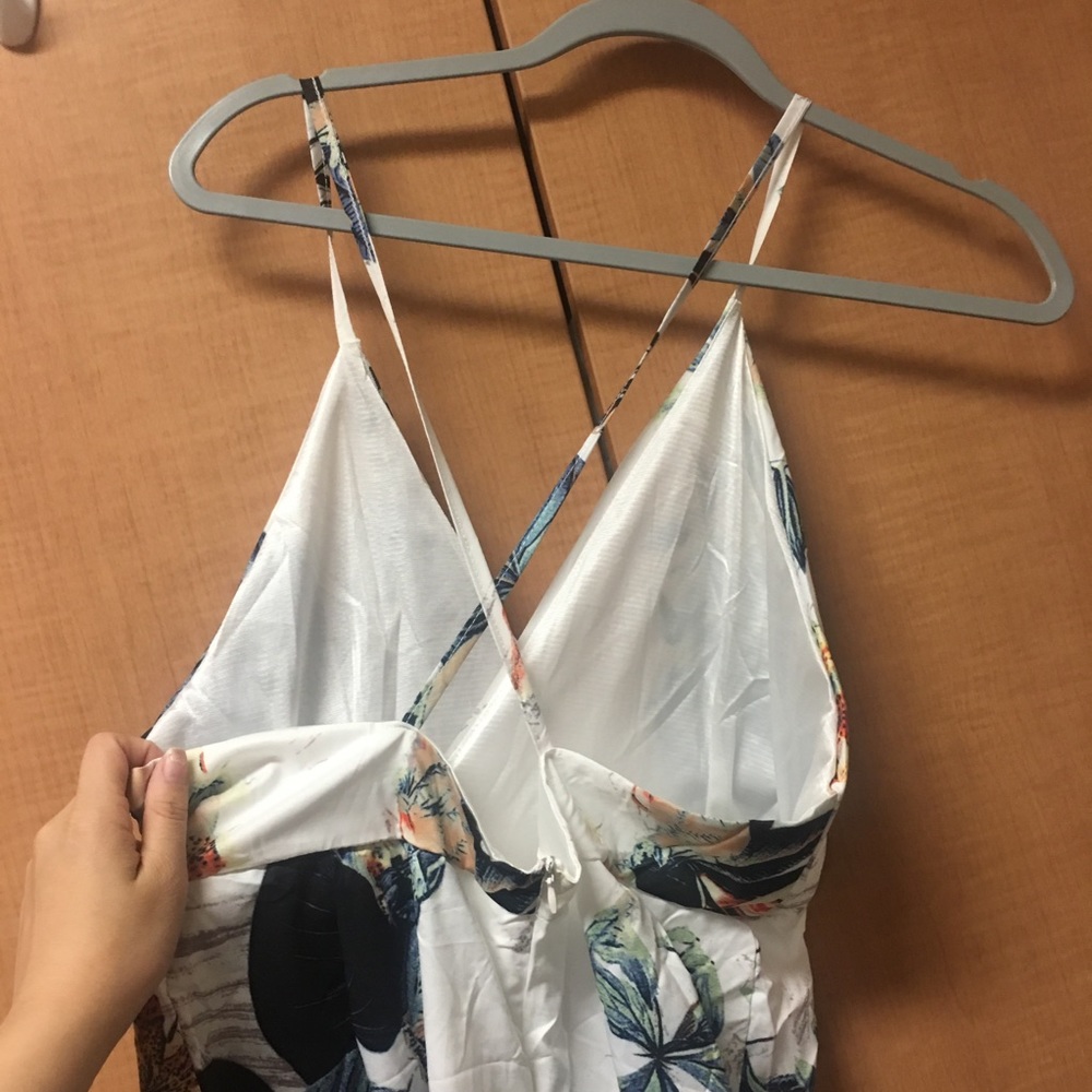 Backless summer romper - Picture 2 of 5